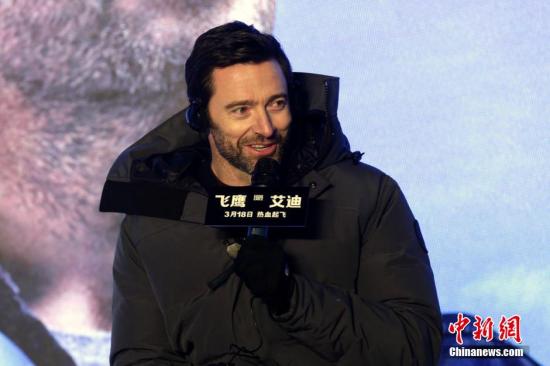 3��9�գ��˶�ϲ���Ӱ����ӥ���ϡ��ڱ����������ŷ����ᡣӰƬ���ݡ��������ݡ�����ǡ�����Ա�ݡ��ܿ����͵�Ӱ�������ع����������ס�����ٳ�ϯ�����ᣬ�����ֳ�Ӱ�Ժͻ�ѩ�����߽����˻�����ӰƬԭ�͡��С���ӥ���ϡ�֮�Ƶ�Ӣ����ѩ�˶�Ա���ϡ����»������й�����ʽ��ѩ����ھ��������Ƚ����˻�ѩ���ݡ���ӰƬ�ɶ�ʮ���͸�˹��Ӱ��˾���У�����3��18�����й��ڵ�ȫ����ӳ��ͼΪ�ݡ��ܿ����ش�ý������ʱ͸¶���Լ�Сʱ��Ҳ���񰬵�һ���а����Ρ����� ���˼ ��