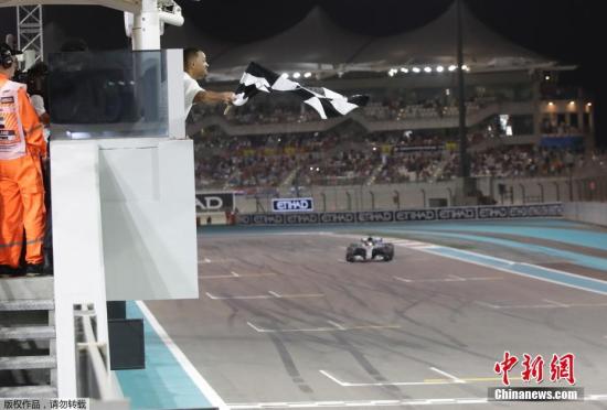 11��25�գ�2018F1һ������ʽ����������ڰ��������չ٣�÷����˹���۳��ӵĺ��ܶ�����ס��λ�����±�������11����վ���ھ������ᳵ���ܹھ������������֡�ͷ�硱��¡���Ե�11���ĳɼ������˳���17���F1ְҵ���ġ�ͼΪ���ܶ��ټ�ʻ�����������ߡ�