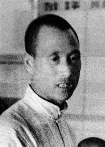 ���Ƶ���&nbsp;�����пܣ�Ϊ�����帴�ˡ�Ӣ����ʿ�ף�